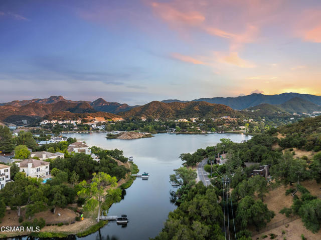 141 Lake Sherwood Drive, Lake Sherwood CA: https://media.crmls.org/mediaz/5128f5a2-de1f-4c45-a53b-6e84367fbe25.jpg