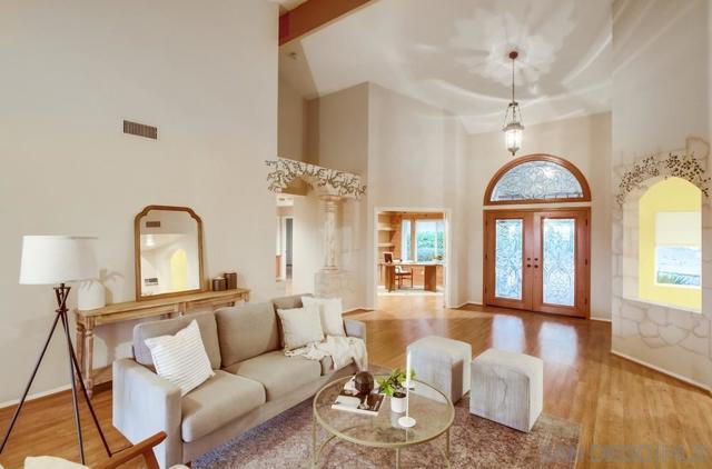 14442 Ranch Trail Drive, El Cajon CA: https://media.crmls.org/mediaz/512950d5-07b1-46c3-87d2-2d6ac5c06976.jpg