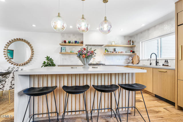 Detail Gallery Image 8 of 28 For 14 Bermuda Ct, Manhattan Beach,  CA 90266 - 2 Beds | 2/1 Baths
