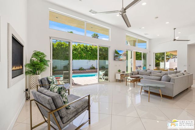 2461 N Junipero Avenue, Palm Springs, CA 92262