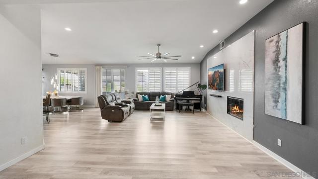 28371 Evening Star Dr, Menifee CA: https://media.crmls.org/mediaz/5129f2ea-9b71-4520-87bb-58bce6aaa90a.jpg