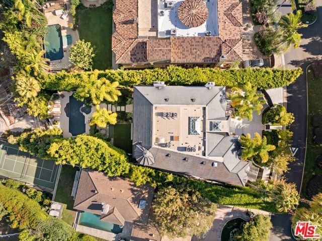 8 Oakmont Drive, Los Angeles CA: https://media.crmls.org/mediaz/5129f6d3-e098-44c3-92ee-41002d9c9f1d.jpg
