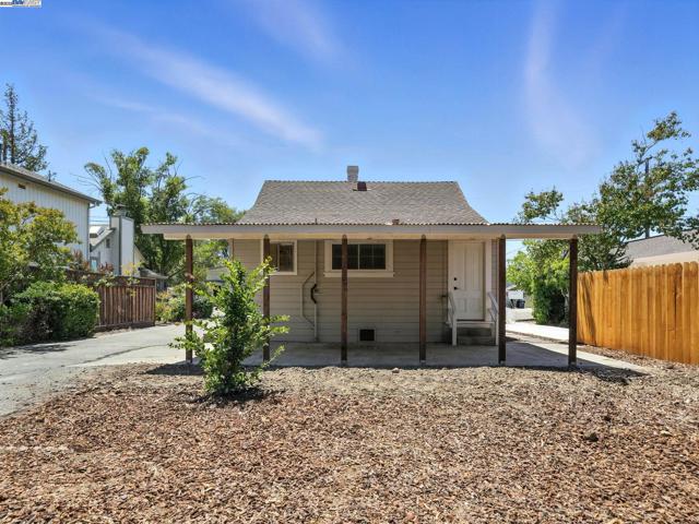 772 Mcleod St, Livermore CA: https://media.crmls.org/mediaz/512a48e2-f6ac-45c7-81d7-fbab8ccba94b.jpg