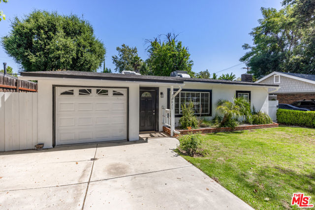 22027 Viscanio Road, Woodland Hills CA: https://media.crmls.org/mediaz/512a9127-da9e-427c-9240-8844ef00a52b.jpg