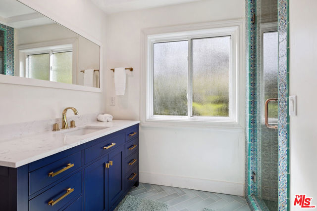 4415 Dulcinea Court, Woodland Hills CA: https://media.crmls.org/mediaz/512aa4d5-8fec-4424-9c28-df52fe1f1941.jpg