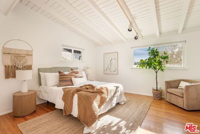 5108 Escobedo Drive, Woodland Hills CA: https://media.crmls.org/mediaz/512aa6a9-b5ec-4cea-b7c6-4ed5e721439d.jpg
