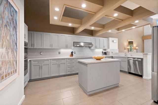 267 Kavenish W Drive, Rancho Mirage CA: https://media.crmls.org/mediaz/512abde7-c0e7-43bd-b79c-6e9f51002d63.jpg