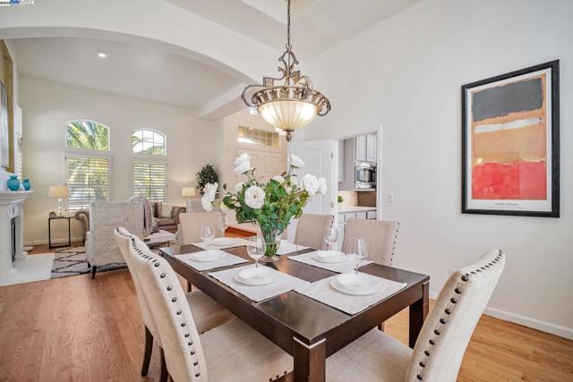 744 Bodega Ct, Fremont CA: https://media.crmls.org/mediaz/512b4e28-f3ce-4fbe-ba55-ba9d3a0d5aaf.jpg