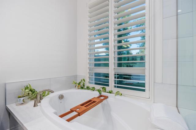 1941 Estancia Place, Escondido CA: https://media.crmls.org/mediaz/512b6499-5a4d-4bb9-a399-69541643e3f2.jpg