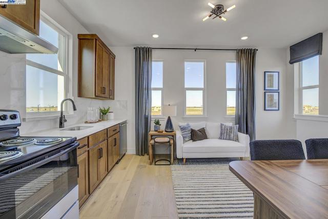 319 W Calabria Drive, Mountain House CA: https://media.crmls.org/mediaz/512b6f99-489d-49fe-ac3c-8b267593b928.jpg