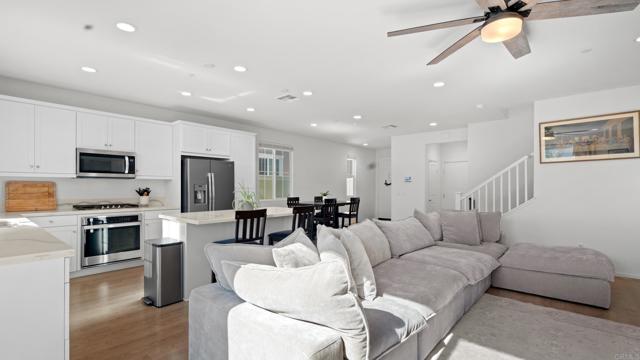 262 Camellia Way, Vista CA: https://media.crmls.org/mediaz/512d05e1-2a3c-4142-bdf0-d8a88638f857.jpg