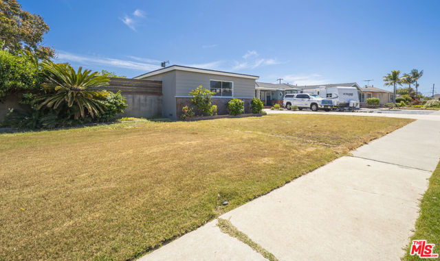 1930 W 153rd Street, Gardena CA: https://media.crmls.org/mediaz/512e6e26-7929-4336-bd66-17162c057fdf.jpg