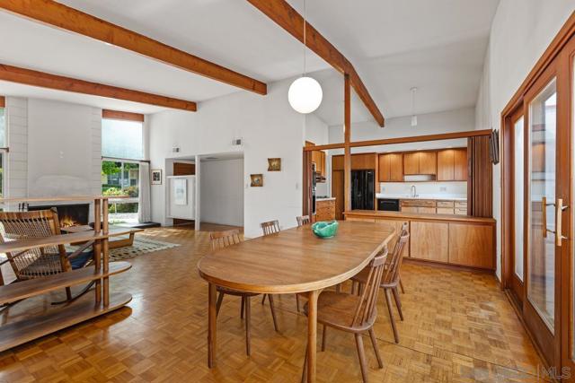 8415 Sugarman Dr, La Jolla CA: https://media.crmls.org/mediaz/512e8a56-aaaf-423f-acf5-592f14767946.jpg