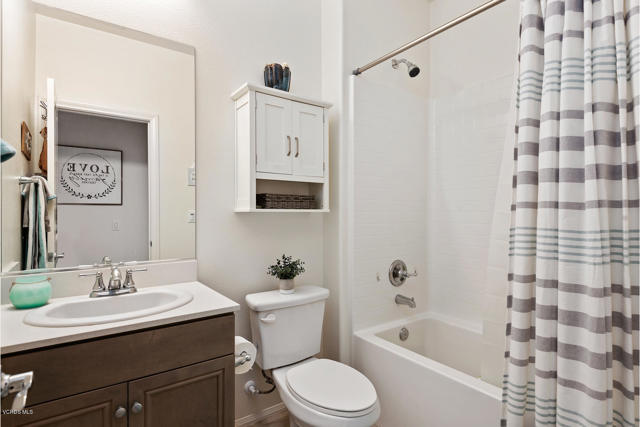 176 Sawbuck Street, Camarillo CA: https://media.crmls.org/mediaz/512e973a-435a-4117-88ca-66deba4965df.jpg