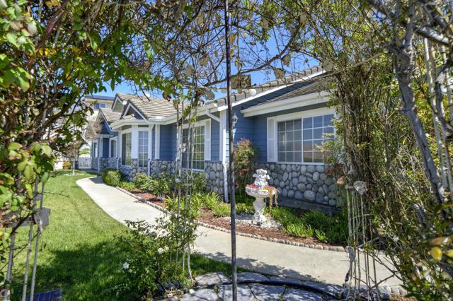 223 Presley Place, Vista CA: https://media.crmls.org/mediaz/512efe08-4c90-4220-ba72-2041e8a10231.jpg