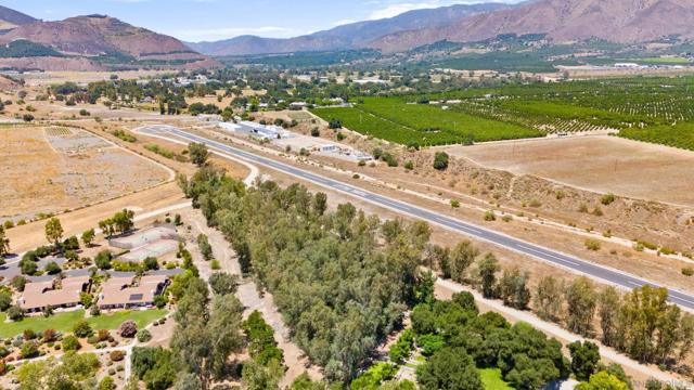 32676 Taspa Ct, Pauma Valley CA: https://media.crmls.org/mediaz/51300eca-6f90-4494-b57c-f138571e9995.jpg