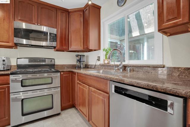 5260 Laguna Ct, Discovery Bay CA: https://media.crmls.org/mediaz/5130c754-45f2-48dd-b791-004f8864393f.jpg