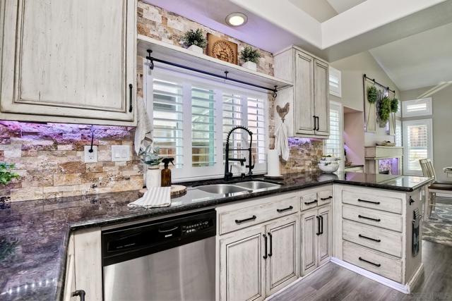 3358 Lake Circle Dr, Fallbrook CA: https://media.crmls.org/mediaz/5130f940-dcd7-4499-a753-6053e2d64d44.jpg