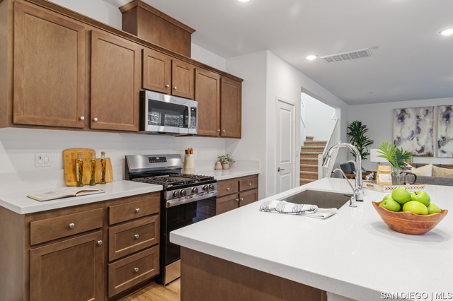 15217 Dawning CT, Lake Elsinore CA: https://media.crmls.org/mediaz/51316918-0b97-497c-9e9a-639e202c9936.jpg
