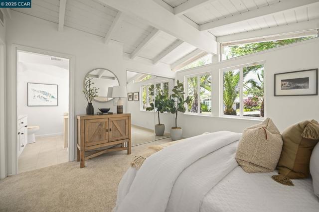 3352 Betty Ln, Lafayette CA: https://media.crmls.org/mediaz/513198a8-cd4e-4971-8a06-093dce3d7082.jpg