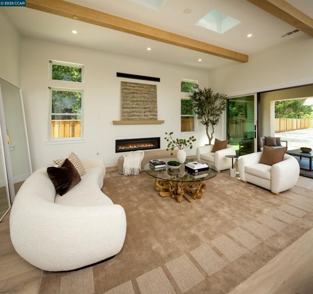 1015 Borrette Court, Napa CA: https://media.crmls.org/mediaz/5132022b-7b70-4b67-8b7b-8cd5548fffe1.jpg