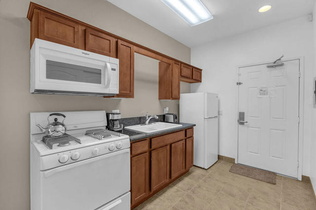 12622 Miracle Hill Road, Desert Hot Springs CA: https://media.crmls.org/mediaz/513247ed-568d-4821-9405-9a1b237d8557.jpg