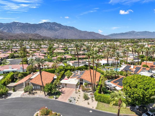4 Lincoln Place, Rancho Mirage CA: https://media.crmls.org/mediaz/5132b288-d8ee-46f0-ac05-c1a55a14c1f5.jpg