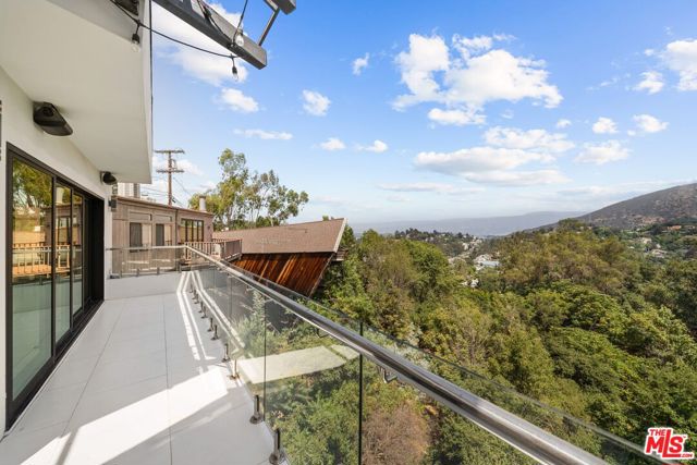 7141 Woodrow Wilson Drive, Los Angeles CA: https://media.crmls.org/mediaz/5132c538-ffe6-495b-b80d-15457d42c946.jpg