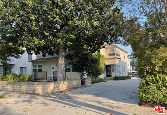 10634 Whipple Street, Toluca Lake CA: https://media.crmls.org/mediaz/5132d3d7-15fa-4780-b275-1ba907de5f57.jpg