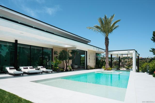 6283 La Jolla Scenic Drive S, San Diego CA: https://media.crmls.org/mediaz/5132efde-fa6e-43d4-aaab-885cf2b49583.jpg