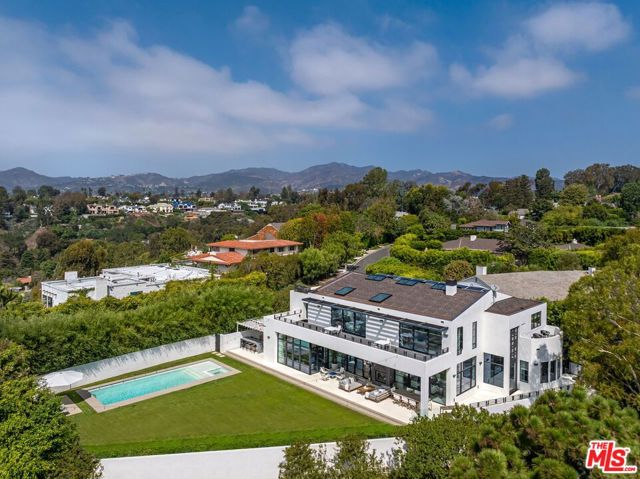 400 Amalfi Drive photo 3