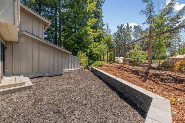 700 Sand Hill Circle, Menlo Park CA: https://media.crmls.org/mediaz/51334ea2-554d-4d29-899d-606a54a7130f.jpg