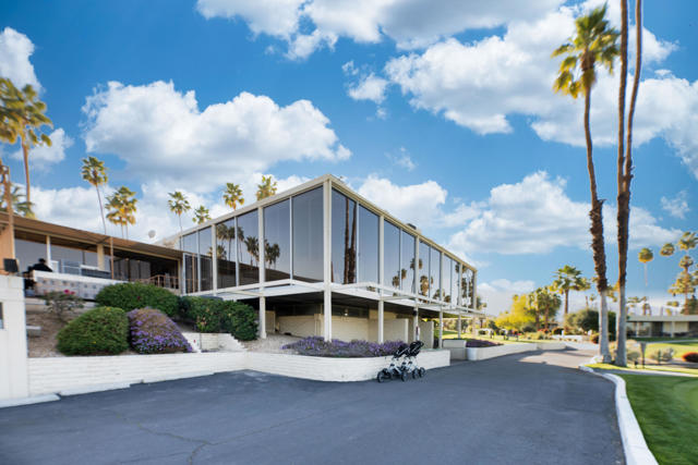 189 Desert Lakes Drive, Palm Springs CA: https://media.crmls.org/mediaz/51337a75-b9c1-4be5-aa9d-73115429b415.jpg