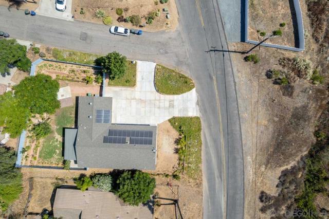 12274 Gay Rio Dr, Lakeside CA: https://media.crmls.org/mediaz/51339b69-1c03-4f1f-89c3-0cc1f04e4a11.jpg