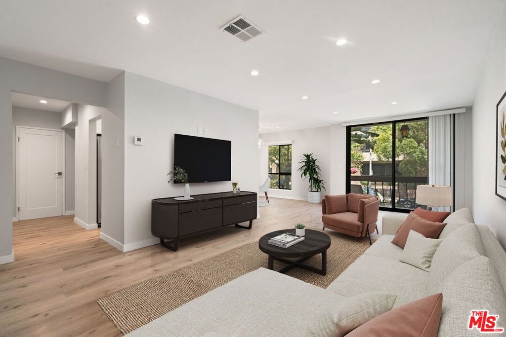 7300 Franklin Avenue #346