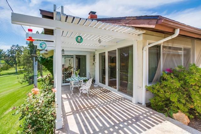 1129 La Casa Drive, San Marcos CA: https://media.crmls.org/mediaz/513400cf-6f6f-4eb6-ad92-14055c0d9885.jpg