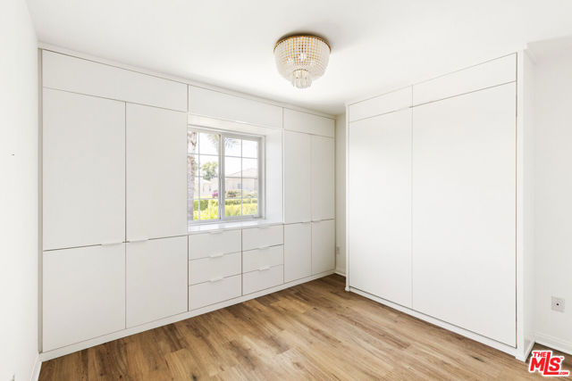 7676 Coldwater Canyon Court, North Hollywood CA: https://media.crmls.org/mediaz/51342b3f-34ea-43c5-bef4-d5e1d978882b.jpg