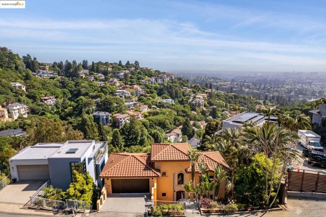 530 Gravatt Dr, Berkeley CA: https://media.crmls.org/mediaz/51347dad-6af4-4a37-89ff-f00c5d0dbde8.jpg