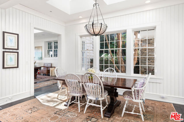 27540 Pacific Coast Highway, Malibu CA: https://media.crmls.org/mediaz/51348a34-34e2-410b-876e-8f17a0f36fcf.jpg