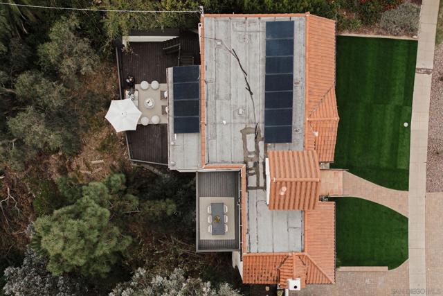 4033 S Hempstead Cir, San Diego CA: https://media.crmls.org/mediaz/5134fce1-1e84-4ff4-bfef-bbea891a1d47.jpg