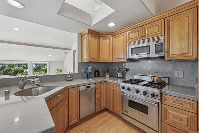 Detail Gallery Image 19 of 45 For 2542 Manchester Ave, Cardiff By The Sea,  CA 92007 - 3 Beds | 3/1 Baths