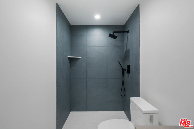 829 Larrabee Street, West Hollywood CA: https://media.crmls.org/mediaz/51357e65-7e48-44ce-8068-ff1051064ffd.jpg