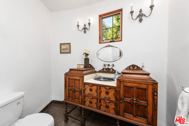 5850 Lapworth Drive, Agoura Hills CA: https://media.crmls.org/mediaz/5135b583-d673-46c6-b01e-121cc0df3101.jpg