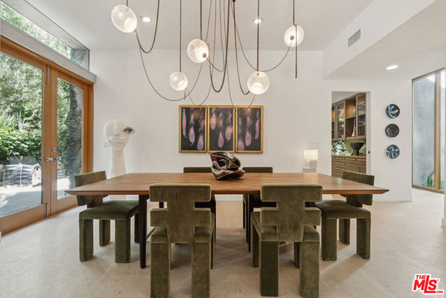 7728 Woodrow Wilson Drive, Los Angeles CA: https://media.crmls.org/mediaz/513624ac-27b5-407f-8f15-a987da976543.jpg