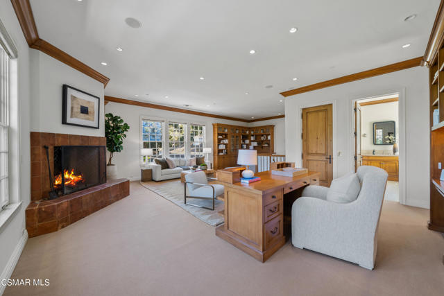 1464 Hidden Valley Road, Thousand Oaks CA: https://media.crmls.org/mediaz/51365da6-ea3b-4b6b-b12d-0b34dcd2cf7e.jpg