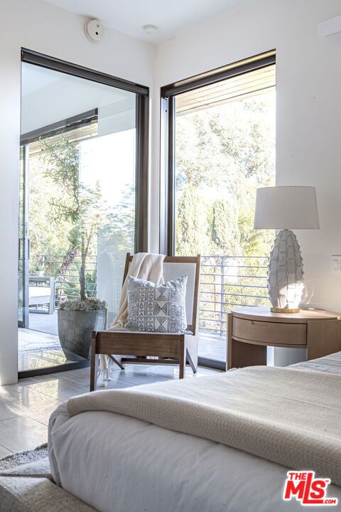 8932 St Ives Drive, Los Angeles CA: https://media.crmls.org/mediaz/5136cb6b-7d79-4cf9-8731-7e5dcbe333da.jpg