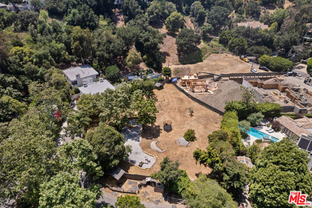 1511 Old Oak Road, Los Angeles CA: https://media.crmls.org/mediaz/5136d53a-02fb-43aa-9f3b-ee16ac95f135.jpg