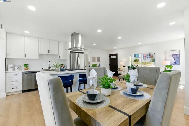 19157 Parsons Ave, Castro Valley CA: https://media.crmls.org/mediaz/5136de30-40ae-43e7-9123-830225a7d0b4.jpg