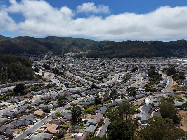 928 Corona Drive, Pacifica CA: https://media.crmls.org/mediaz/51377dc8-e56a-4ed1-bdfe-3a818afe88a9.jpg