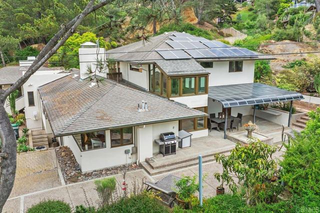 1859 Zapo Street, Del Mar CA: https://media.crmls.org/mediaz/513788b3-2e1b-4e13-b4b3-7f9a15daf7d8.jpg